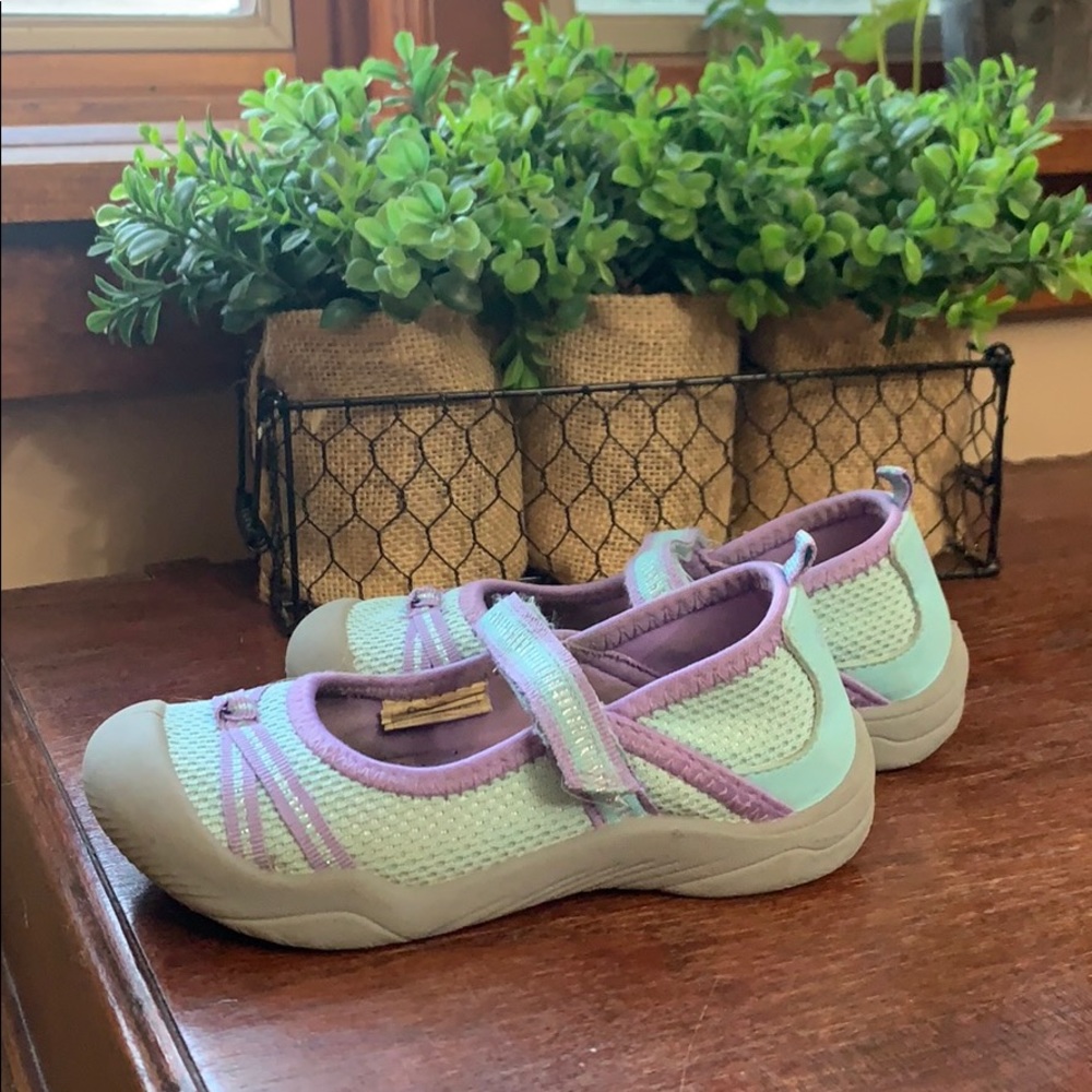 Teal and purple Oshkosh bgosh sandals size 9